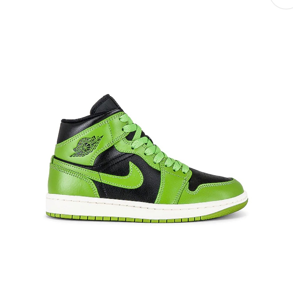 Woman’s Jordan 1 Mids